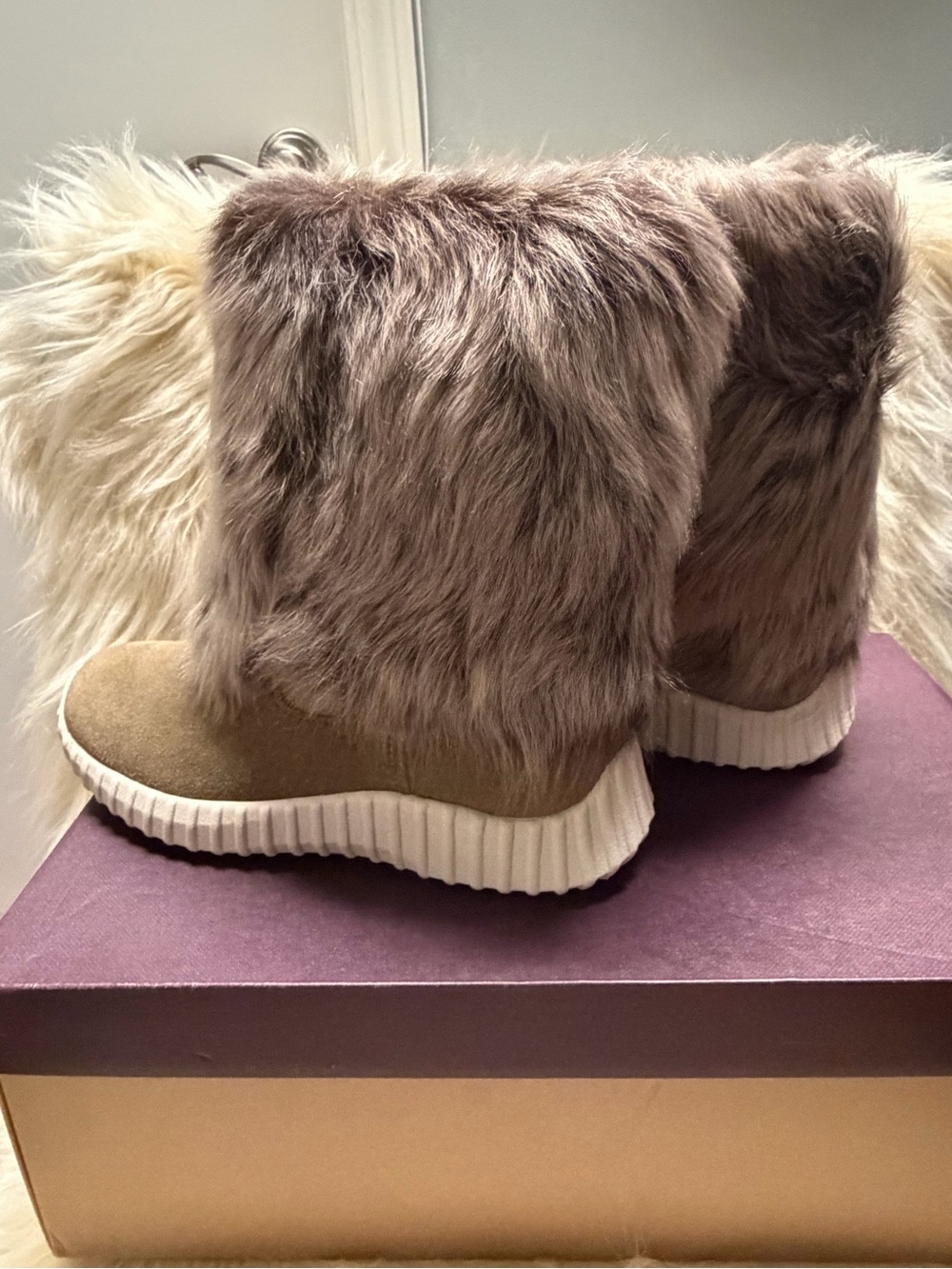 NWT Johnston & Murphy fluffy ankle boots SIZE 8.5.